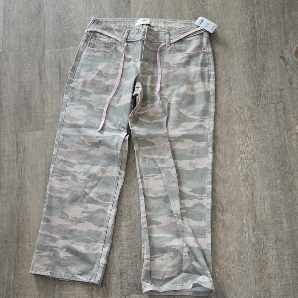 Hollister Camouflage Pants with Pink Details